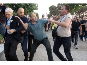 Selanik Belediye Başkanı Boutaris’e Darp