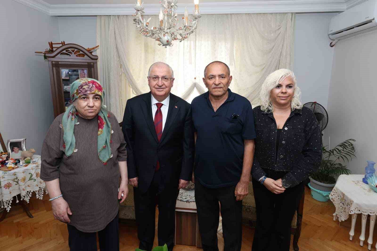 bakan-guler-sehit-alaattin-buluc-un-ailesini-ziyaret-etti