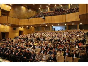 Rize’de Okuma Yazma Öğrenen Bin 600 Kişi Düzenlenen Törenle Belgelerini Aldı