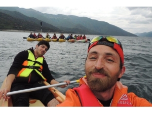 Bafralı Gençlerden Şahinkaya Kanyonu’na Kano İle Nefes Kesen Yolculuk