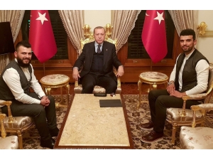 Dünya Şampiyonu Kenan Sofuoğlu Ak Parti’den Aday Oldu