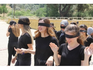 Engellileri Anlamak İçin Kampüste Gözleri Kapalı Yürüdüler