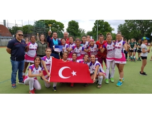 Hokeyin Sultanları Tarihi Skorla Avrupa Şampiyonu Oldu