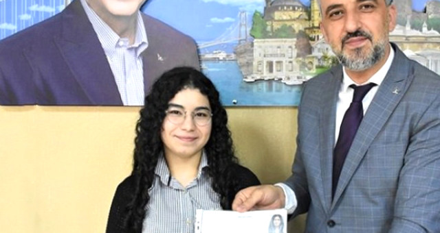 Ak Parti'de En Genç Milletvekili Adayı, Kocaeli'den 18 Yaşındaki Elif Nur Bayram Oldu