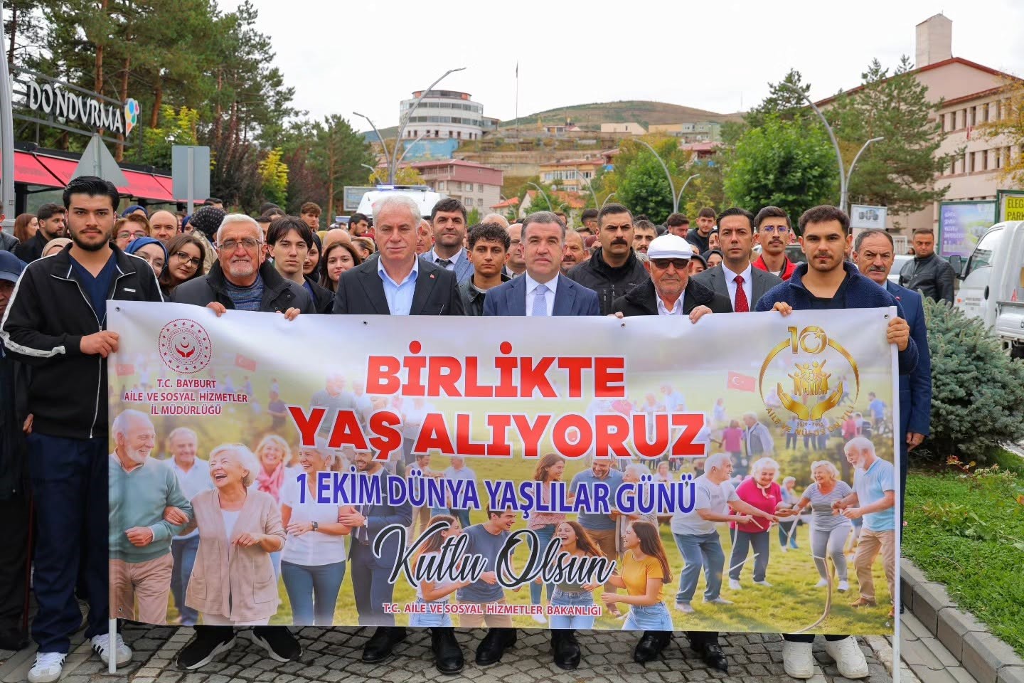 bayburt-ta-dunya-yaslilar-gunu-dolayisiyla-yuruyus-ve-spor-etkinlikleri-duzenlendi