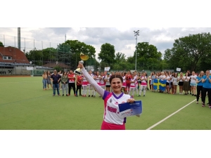 Avrupa Hokey Gol Kraliçesi Nurhan Çınar