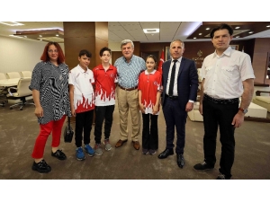 Başkan Karaosmanoğlu, Şampiyon Öğrencileri Ağırladı