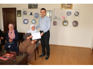 Şehit Annesi Acısını Yüreğine Gömerek Okuma-yazma Öğrendi