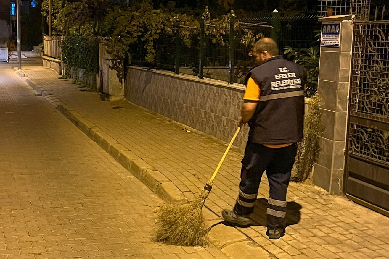 efeler-de-temizlik-mesaisi-suruyor