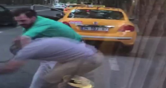 Taksici Ile Minibüsçünün Yumruk Yumruğa Kavgası Kamerada
