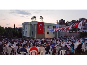 Dilovası’nda Binlerce Vatandaş İftarda Buluştu