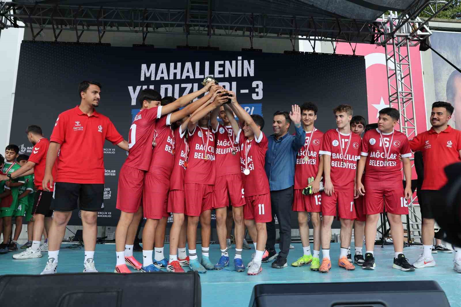 bagcilar-da-mahallenin-yildizlari-etkinligi-icin-gorkemli-kapanis-toreni