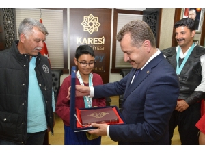 Etnospor’da Dereceye Giren Sporcuları Başkan Yılmaz Kabul Etti