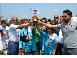 Şampiyonlar Kuşadası’nda Kupaları Kaldırdı