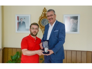 Türkiye’nin Sihirli Elleri Yarışması’ndan Karacabeyli Eren’e Derece