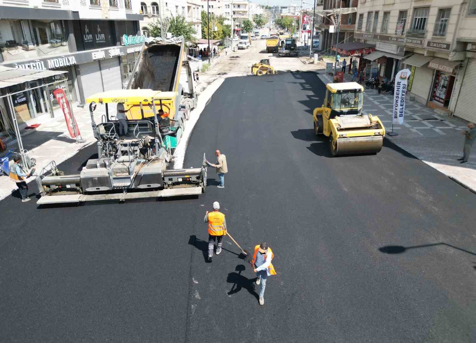 adnan-menderes-caddesi-sicak-asfaltla-yenileniyor