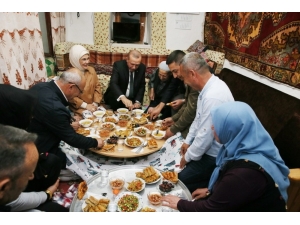 Cumhurbaşkanı Erdoğan, Ankaralı Ailenin İftar Sofrasına Konuk Oldu