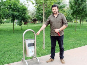 Şehir Magandaları, 1 Km’lik Sahilde Tüm Çöp Kutularını Kırdı