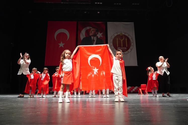 bilecik-belediyesi-cocuk-sosyal-tesisleri-nde-mezuniyet-sevinci