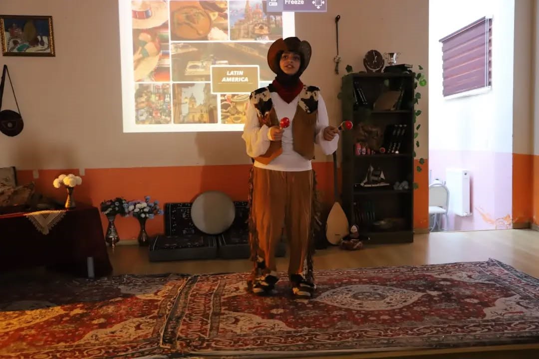 bayburt-ta-ogrenciler-farkli-kulturleri-sahneye-tasidi
