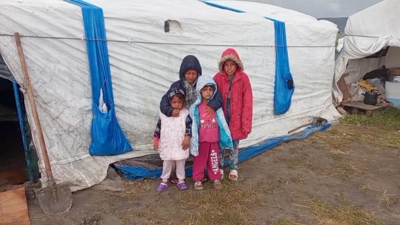 cadirlarini-su-basan-mevsimlik-isciler-yardim-bekliyor