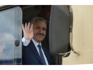 Bakan Arslan’dan Banliyö Hattı Müjdesi