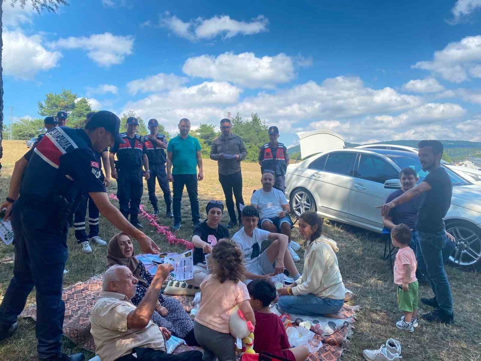 jandarma-ve-akademisyenlerden-piknikcilere-orman-yangini-uyarisi