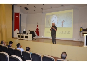 Hrü’de Gençlik Ve Gelecek Konulu Konferans