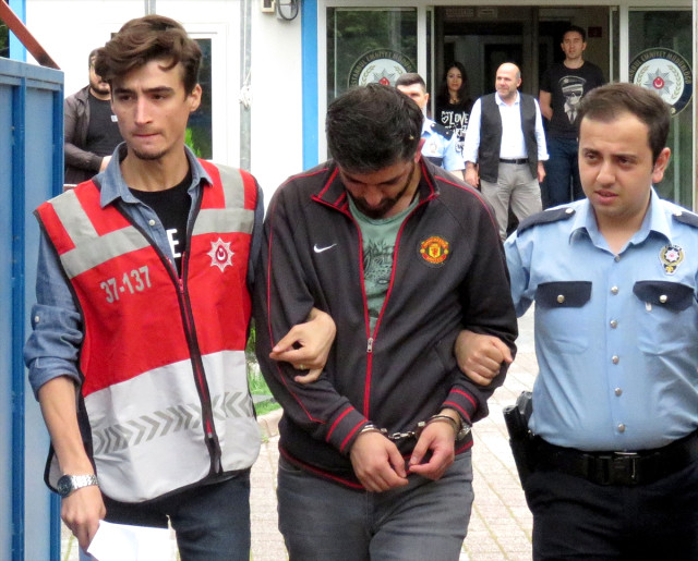İstanbul'da Kadın Yolcuyu Bacağından Tutup Arabadan Atan Taksici Yakalandı