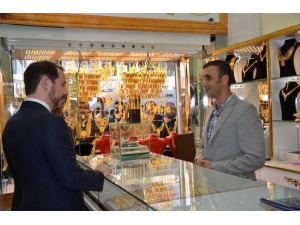 Bakan Albayrak Hakkari’de Esnaf Ziyareti Gerçekleştirdi