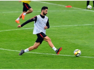 Emre Akbaba: "Her Futbolcunun Büyük Takım Hedefi Vardır"