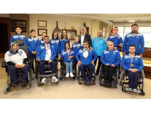 Başkan Karaosmanoğlu, Kağıtsporlu Sporcuları Ağırladı