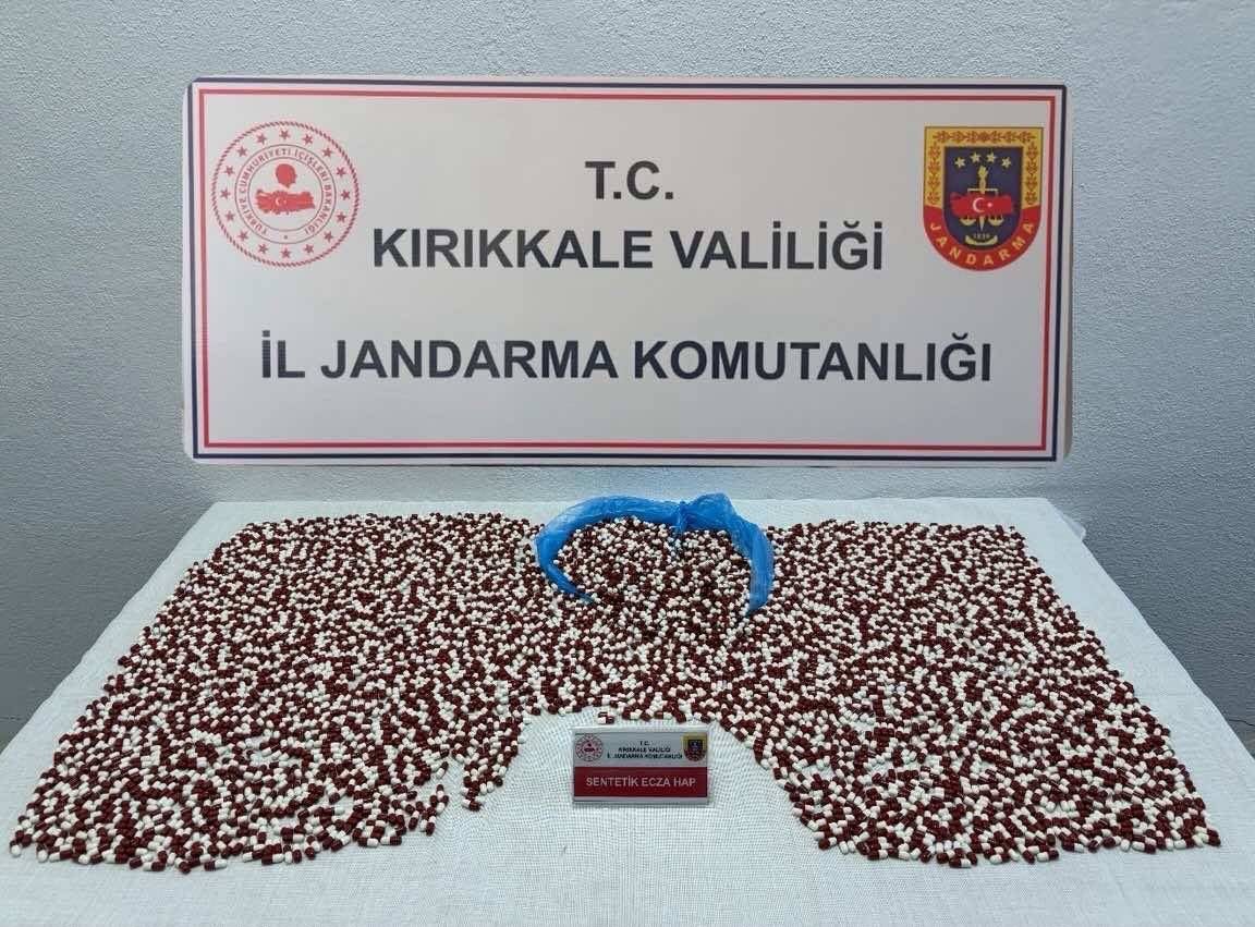 jandarmadan-uyusturucu-operasyonu-binlerce-hap-ele-gecirildi