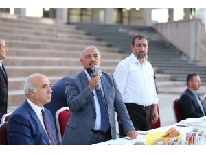 Başkan Özkan İftarda Üniversite Öğrencileri İle Bir Araya Geldi