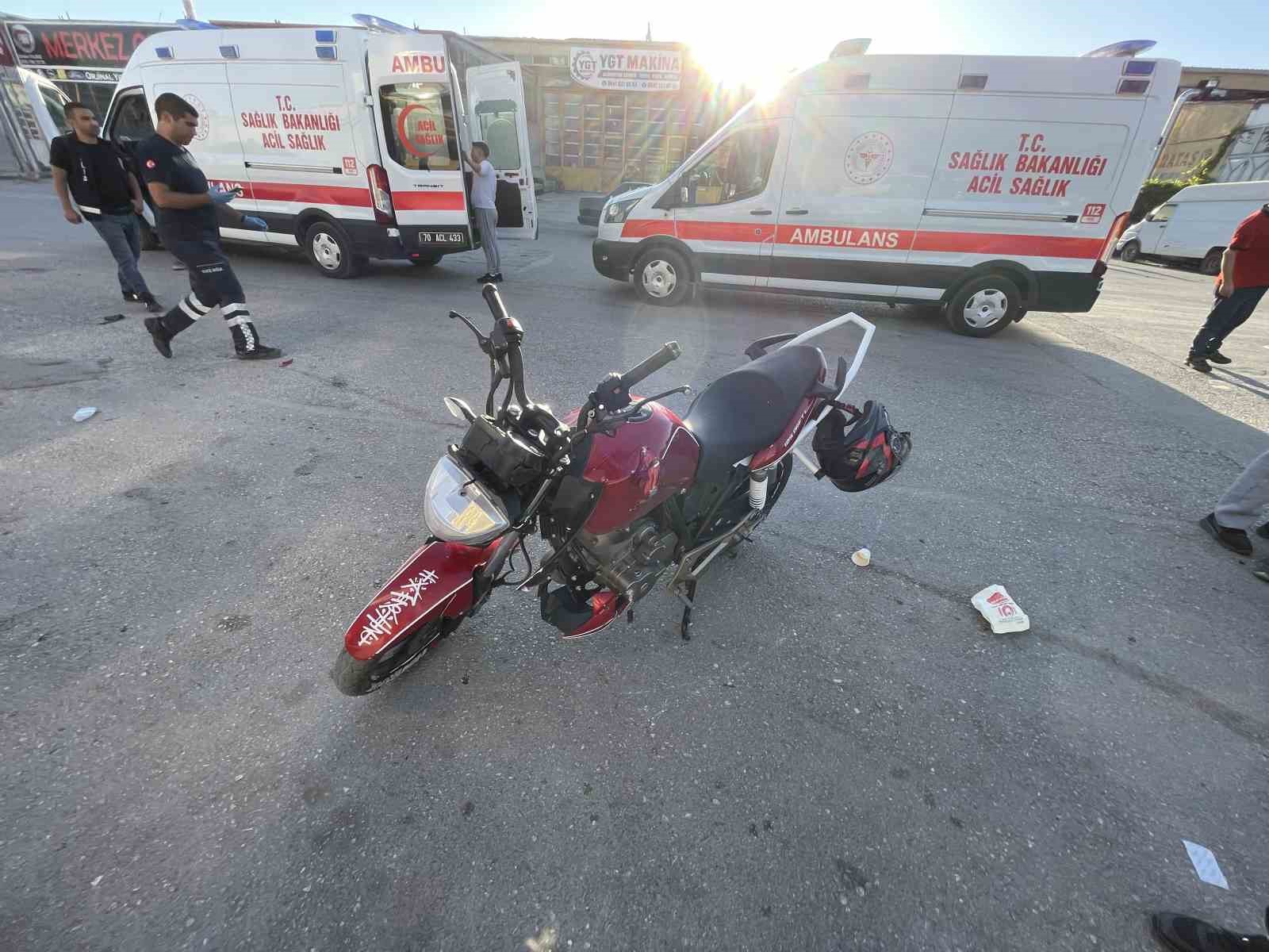 motosikletlerin-carpistigi-kaza-ani-kamerada-1-i-agir-3-yarali