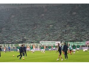 Bursaspor’un Kale Arkası Tribünündeki Koltuklar Kaldırılıyor