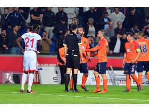 Arda Turan’ın Cezası 10 Maça İndirildi