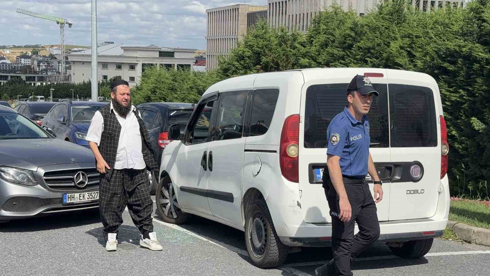 arnavutkoy-de-olayli-nikah-ailenin-engel-olmak-istedigi-evlilik-polis-esliginde-gerceklesti