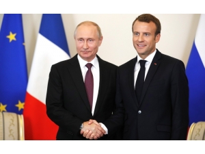 Macron Ve Putin Bir Araya Geldi