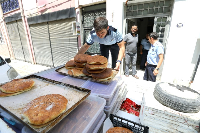 Bu Kadarına Da Pes! Garajda Ramazan Pidesi Üretirken Yakalandılar