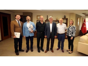 Başkan Karaosmanoğlu, Kandıra Lisesi Mezunlar Derneği’ni Ağırladı