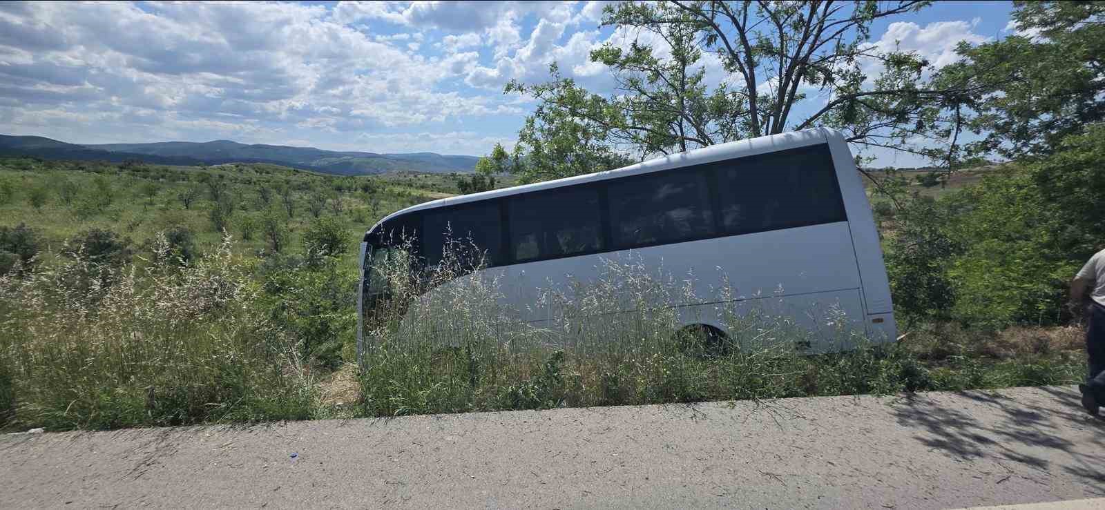 bilecik-te-yolcu-otobusu-kaza-yapti-4-kisi-yaralandi