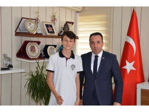 İl Müdürü Yıldız Başarılı Sporcuları Ödüllendirdi
