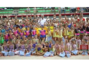 Minik Cimnastikçiler Karşıyaka’da Yarışacak