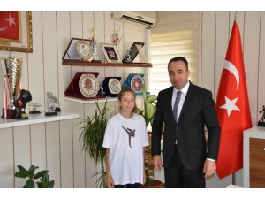 İl Müdürü Yıldız Başarılı Sporcuları Makamında Kabul Etti