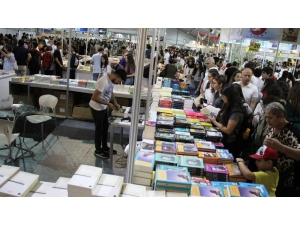 Aydın’da Kitap İzdihamı