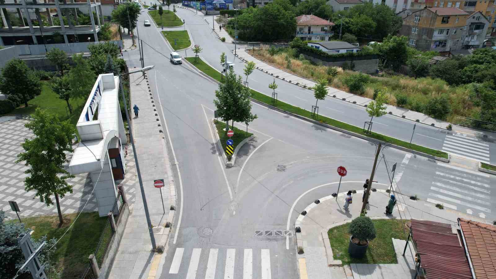 arnavutkoy-de-tehlikeli-kavsak-vatandaslari-isyan-ettirdi