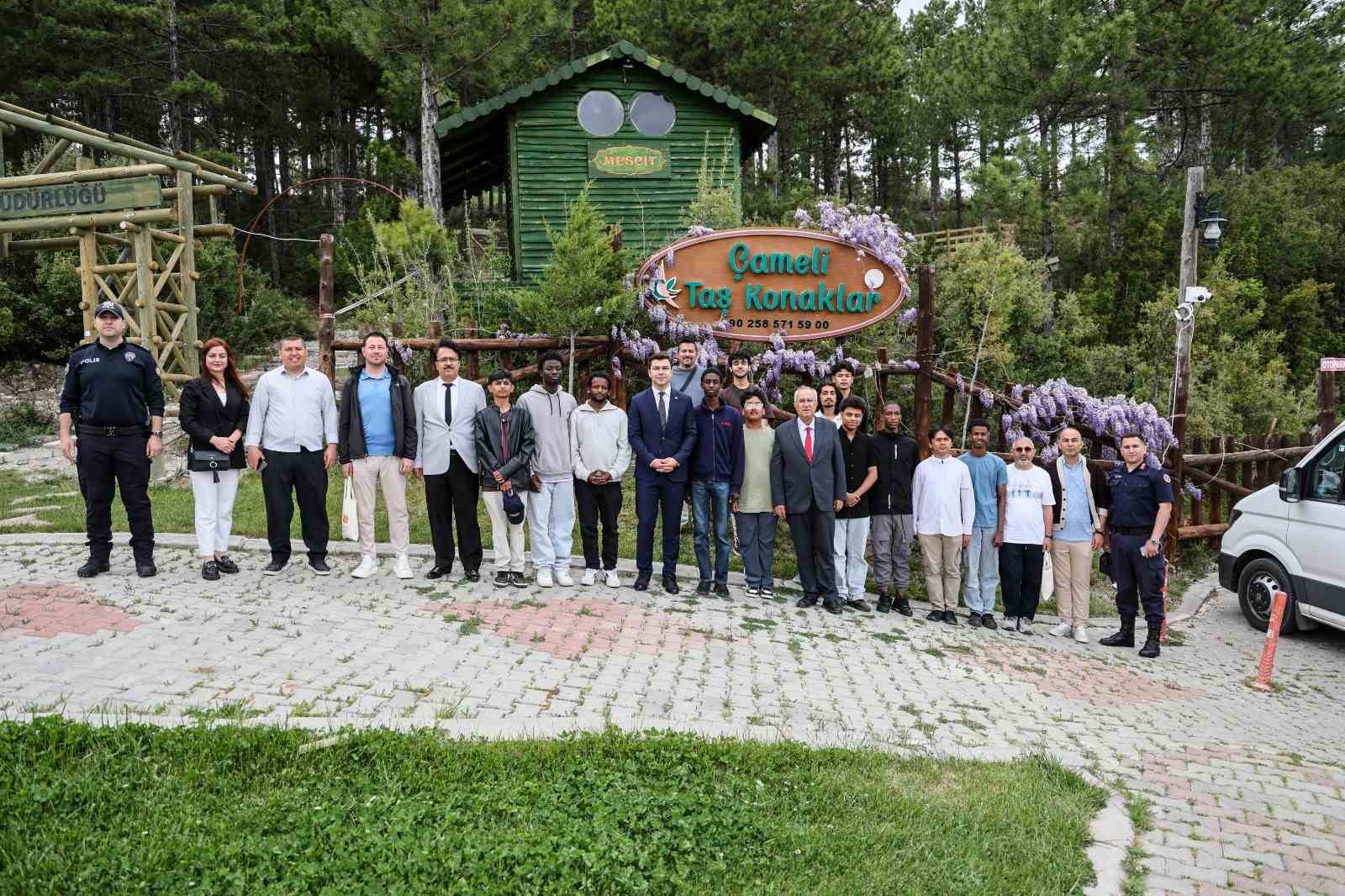 uluslararasi-ogrencilerden-cameli-ye-kultur-ziyareti
