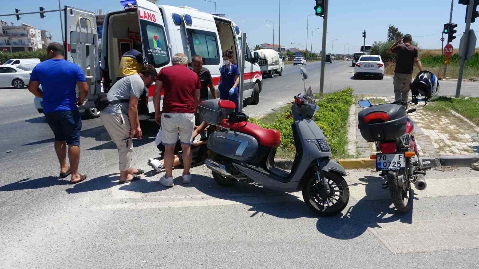 antalya-da-devrilen-motosikletli-yaralandi