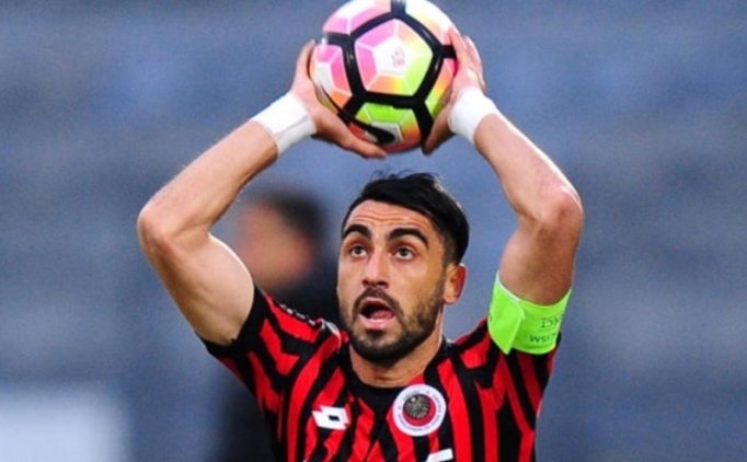 Beşiktaş'ta Adriano'nun Yerine Türk Aday